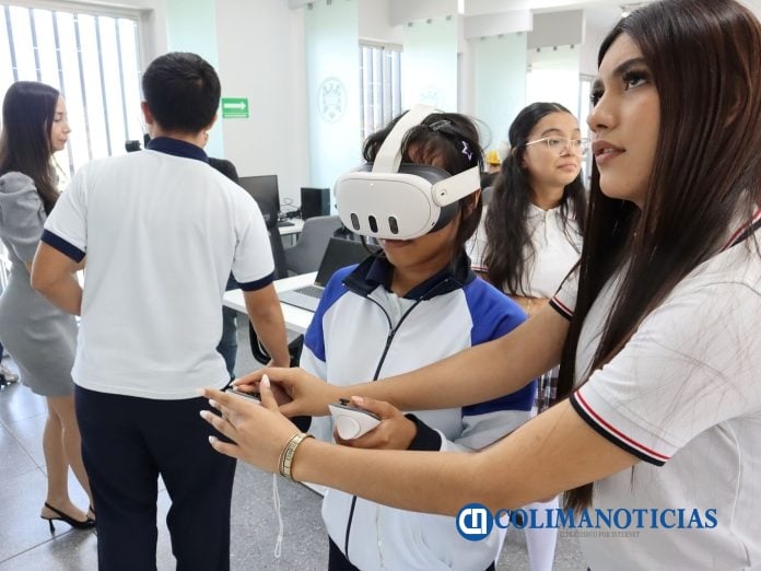 Estudiantes de Aquila visitan Biblioteca Inteligente_Puente académico_c
