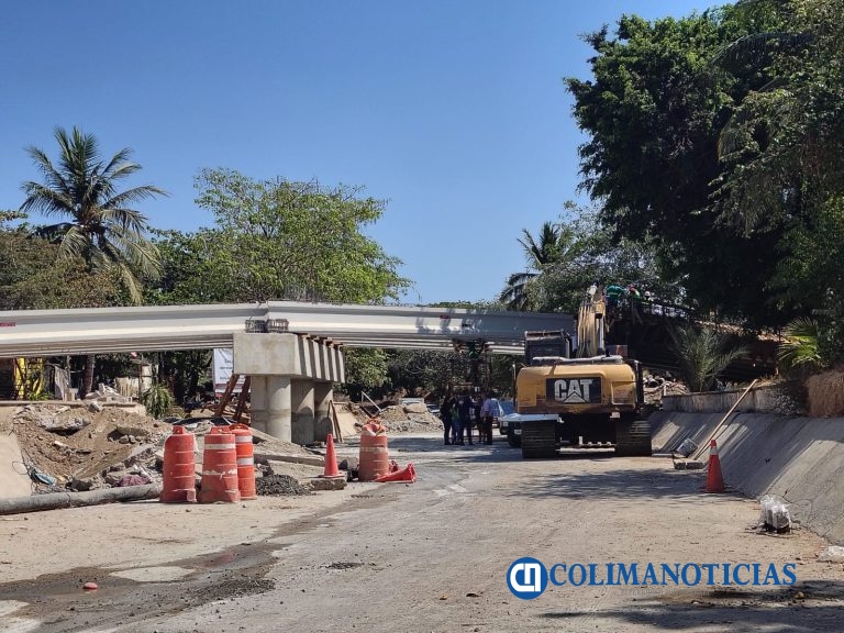 Familias denuncian retraso en los trabajos del puente vehicular del arroyo de Santiago