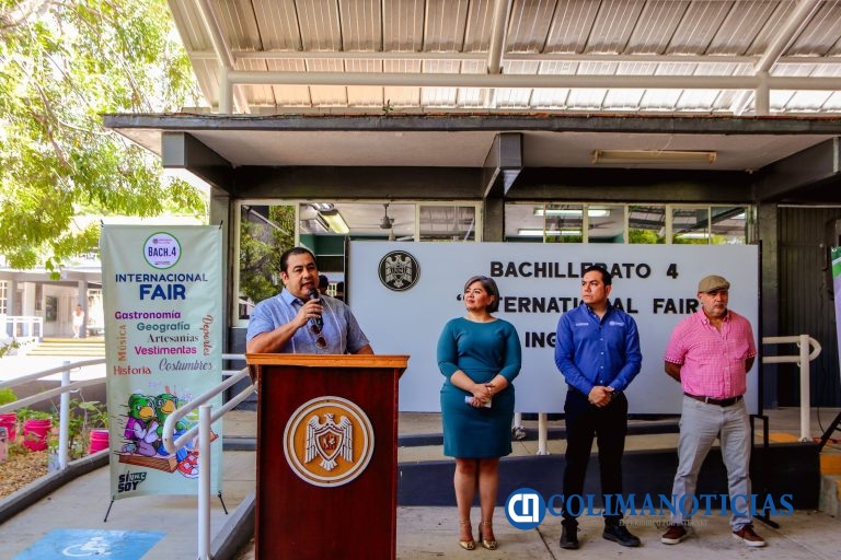 Estudiantes del Bachillerato 4 practican el inglés y habilidades como trabajo en equipo y tolerancia en su International Fair