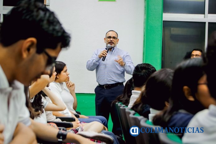 Fiscal Bryant Alejandro García da charlas para prevenir extorsión_Bryant_b