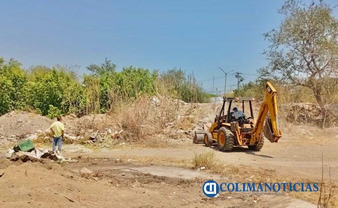 Gobierno de Riult Rivera realiza trabajos de limpieza y retiro de escombro en Rinconada del Pereyra