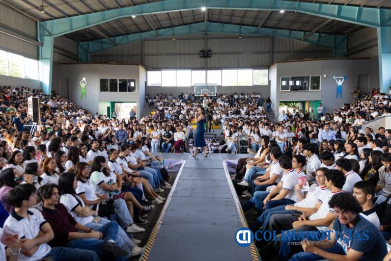 Indira: hoy nacer en Colima es garantía de tener acceso a la educación con ColiBecas y programas federales