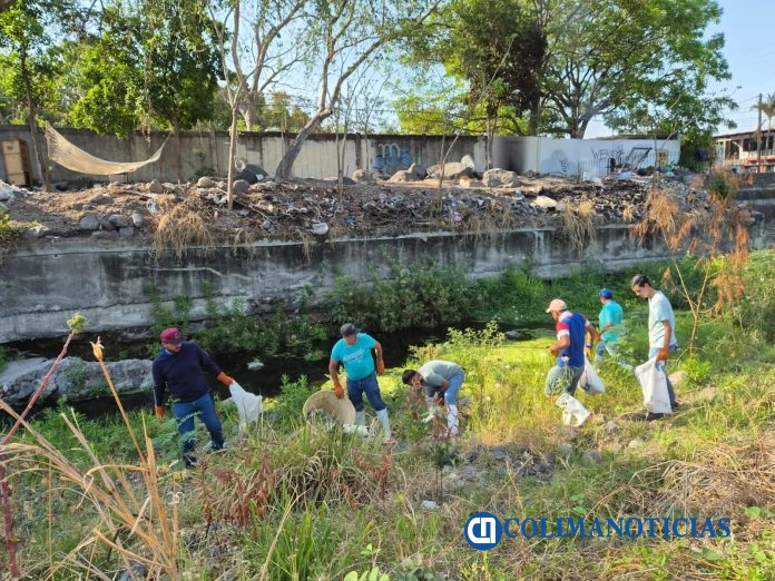 Limpian ríos y arroyos en Colima