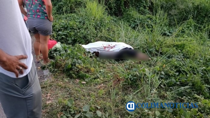 Motociclista pierde la vida y mujer resulta herida