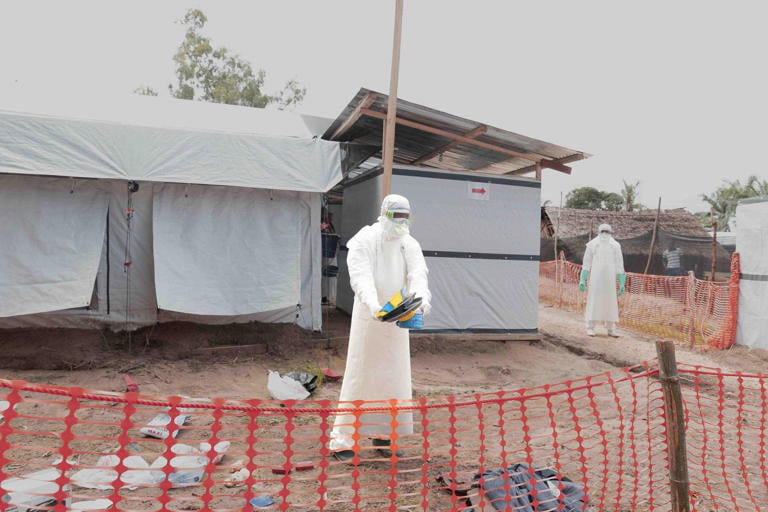 OMS alerta que el sistema de respuesta al ébola está rebasado y pide cese al fuego en el Congo para facilitar la atención médica