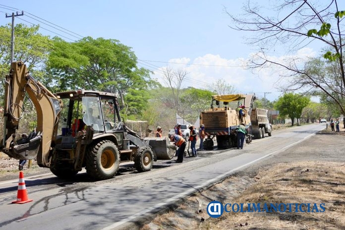 Pavimentan carretera Comala–Suchitlán; conduzca con precaución (3)