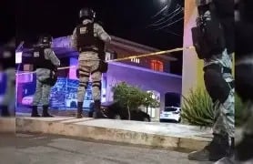 Persecución policiaca termina en balacera; reportan dos muertos