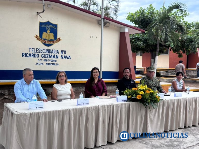 Personal Naval participa en la creación de la banda de guerra de Telesecundaria en Manzanillo, Colima