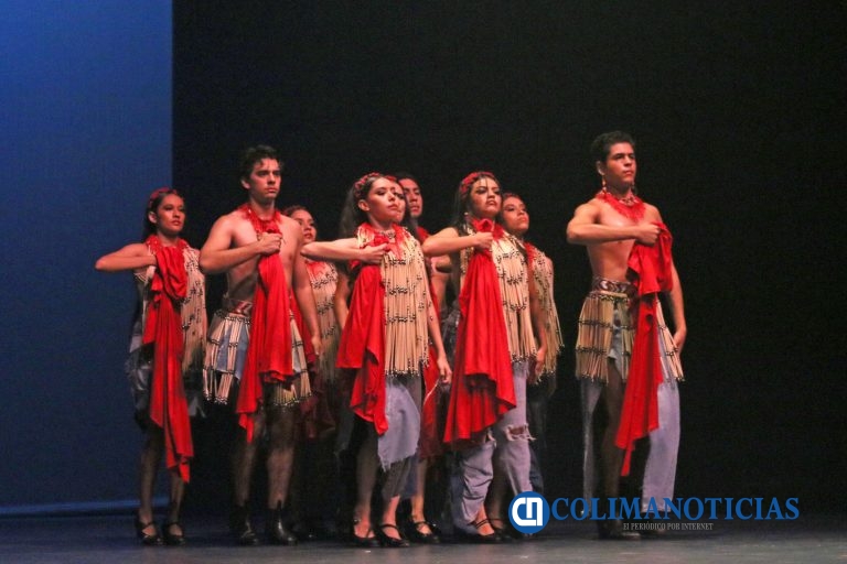 Estudiantes de danza, música y artes visuales generan colisión efímera en el escenario