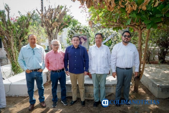 Rector hace guardia de honor en aniversario luctuoso de JHSO_d