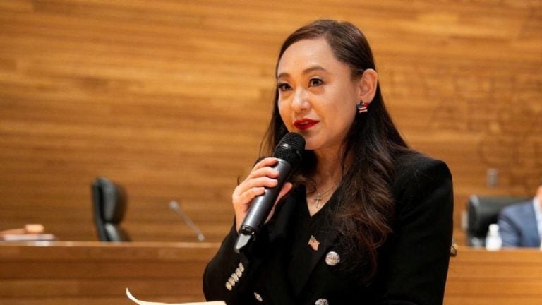 Renuncia la alcaldesa de Arcadia, California, acusada de actuar como agente de China