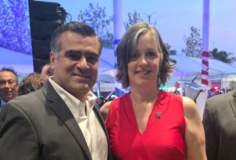 Riult Rivera fortalece lazos internacionales en celebración histórica de Estados Unidos