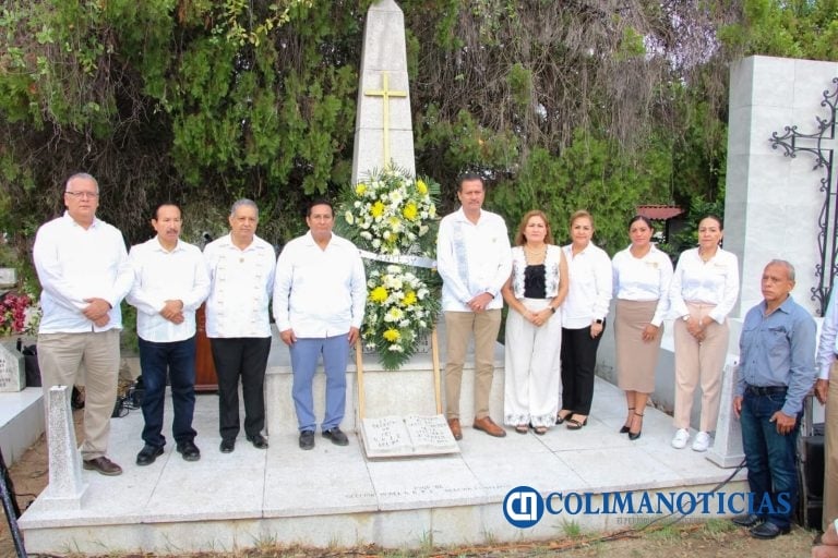SNTE 39 honra con ceremonia luctuosa a docentes fallecidos