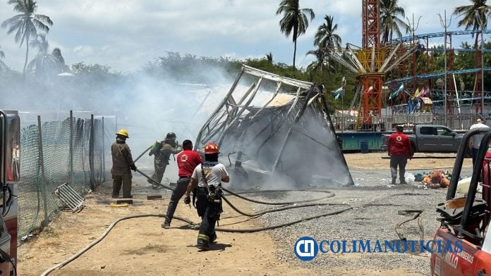 Se incendia puesto en las instalaciones de la Feria de Manzanillo (2)