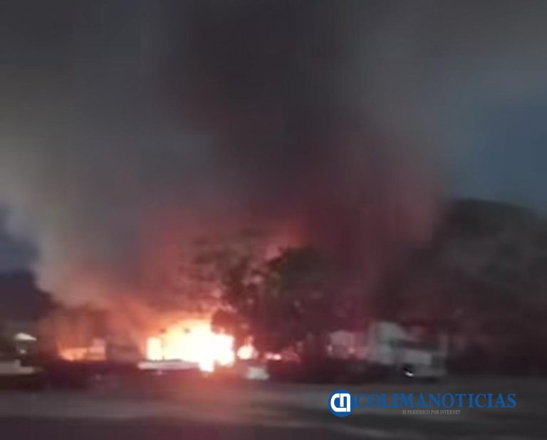 Se incendia un patio de Contenedores en Jalipa