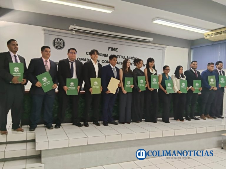 Se titulan 14 egresados de Ingeniería en Sistemas Computacionales de la UdeC