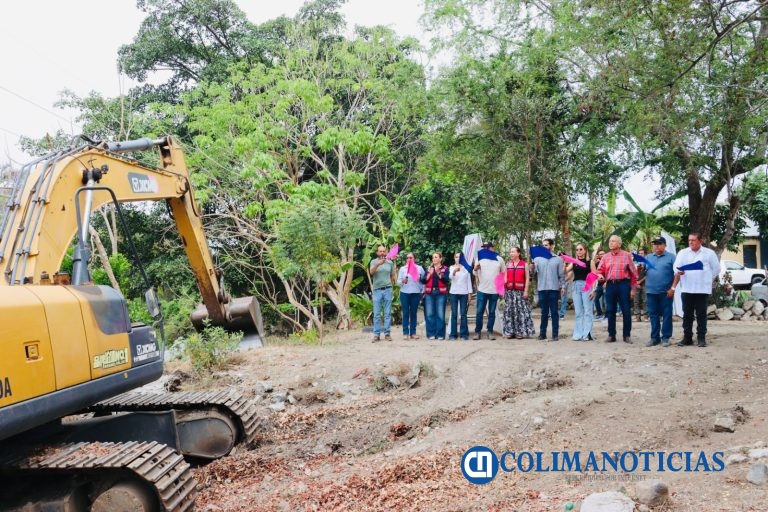 Inician Villa de Álvarez y CMIC desazolve del arroyo Pereyra