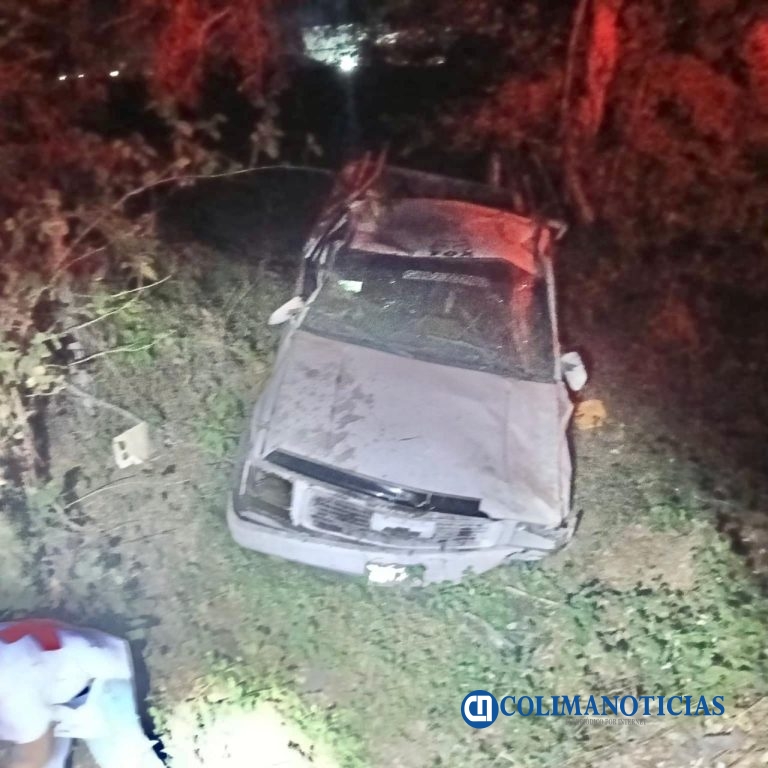 Grave tras volcadura cerca del crucero de Tecuanillo
