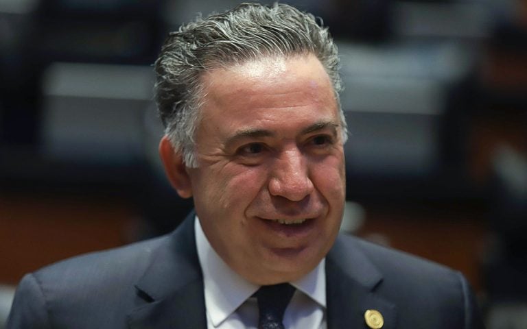 Breve ausencia: Inzunza vuelve al Senado el mismo día