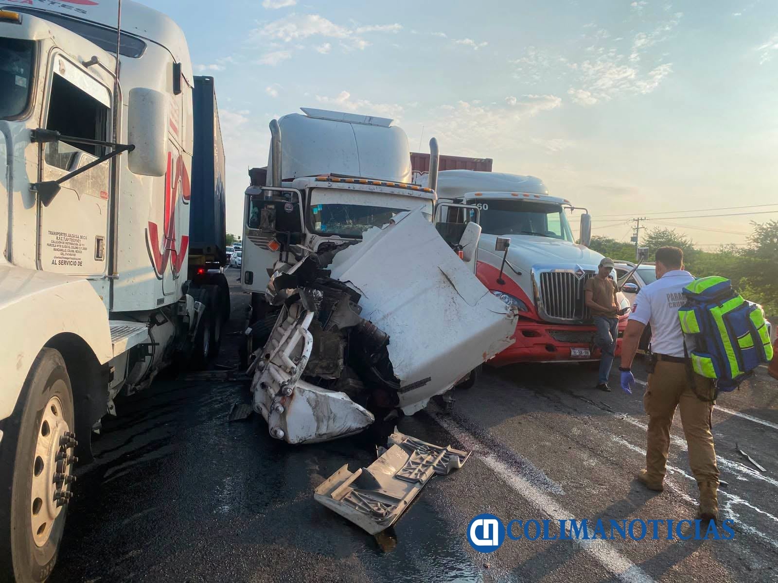 Accidente vehicular en la autopista
