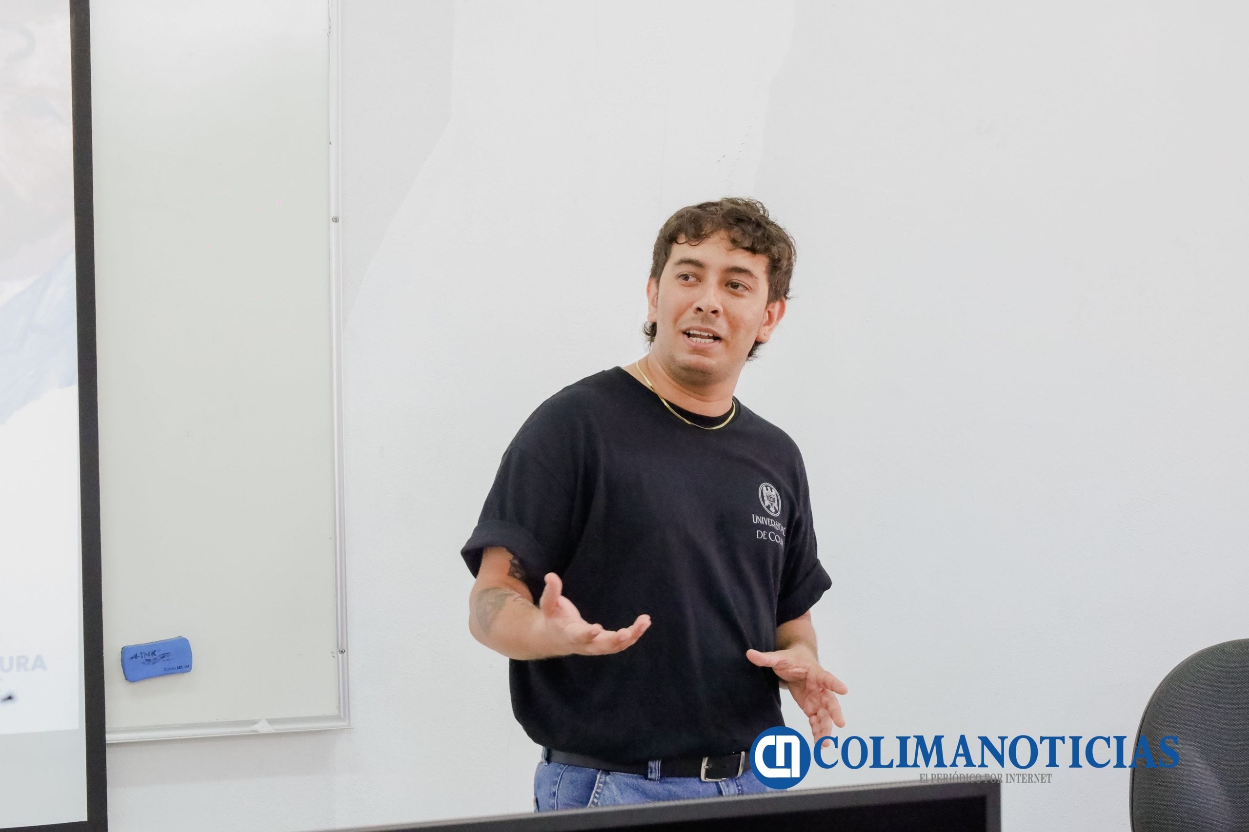 Aprenden sobre fotografía y música bachilleres de Tecomán_Genaro