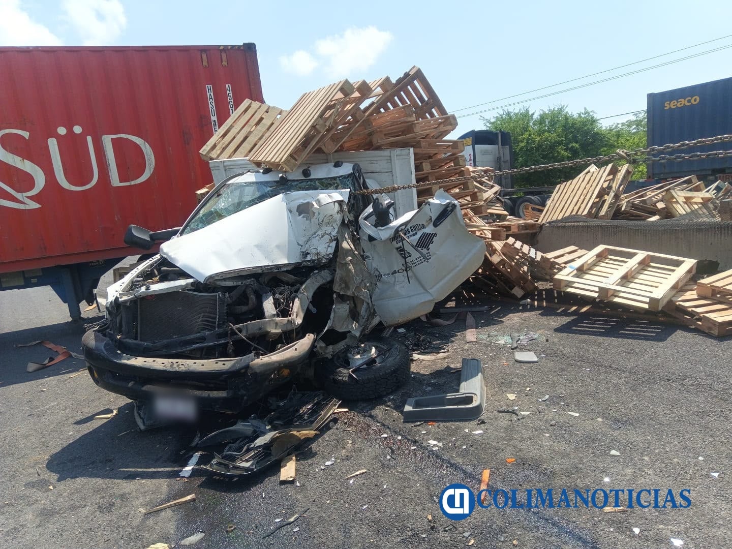 Atienden UEPC Colima y CRUM accidente en autopista Colima-Manzanillo; circulación permanece obstruida (2)