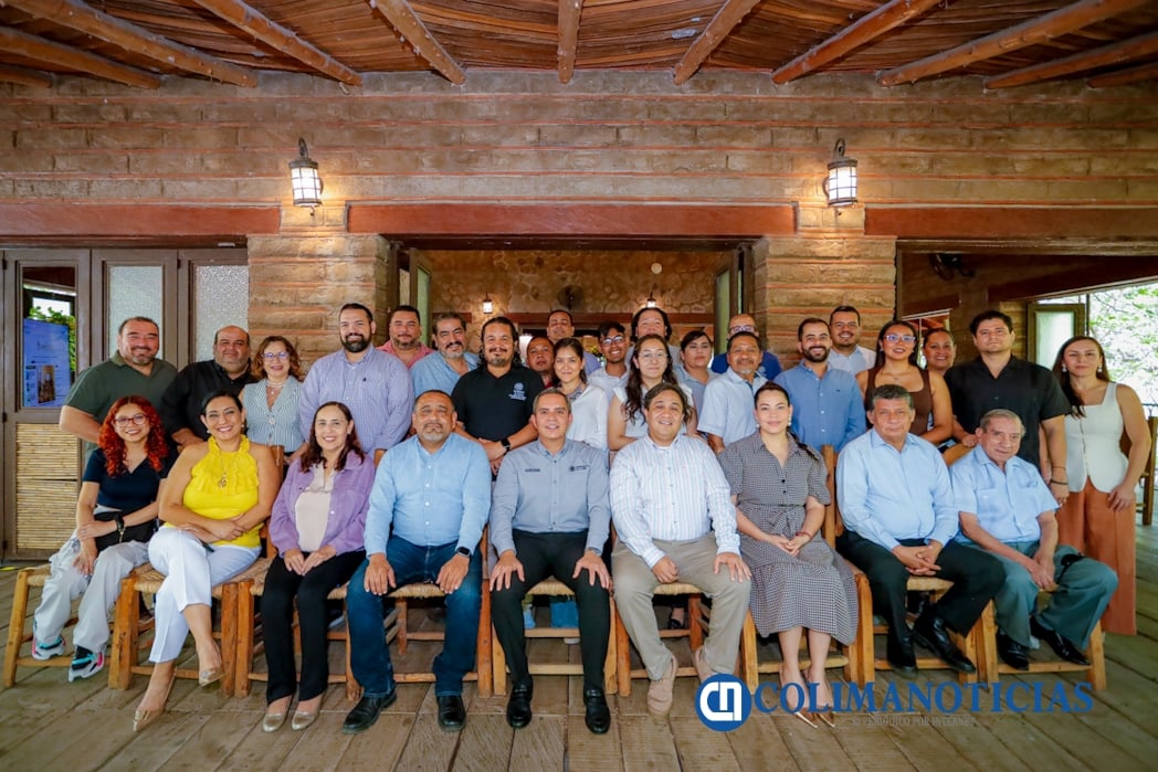 Celebran 52 años del periódico El Comentario
