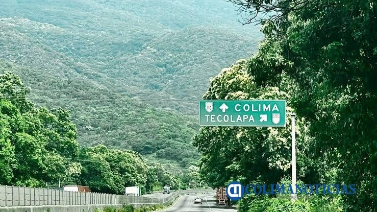 Cierran temporalmente acceso principal a Tecolapa por obras carreteras