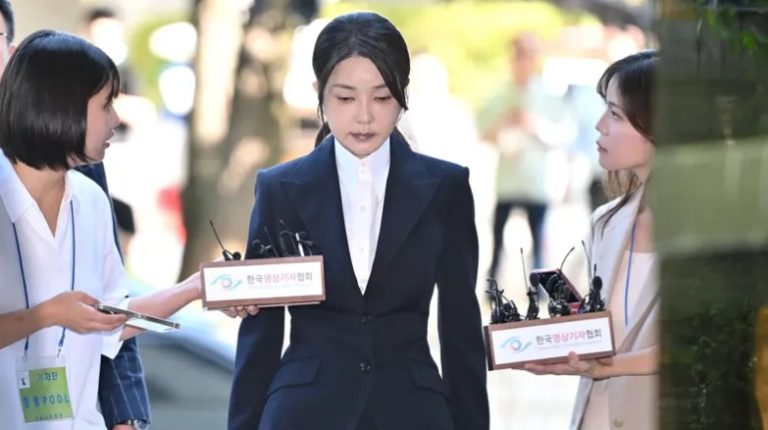 Dan siete años de cárcel a la ex primera dama de Corea del Sur por recibir sobornos