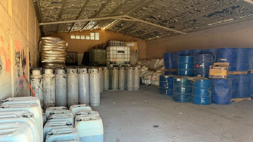 En Sinaloa, cateo en bodega deja un detenido y un fuerte aseguramiento de presunta metanfetamina