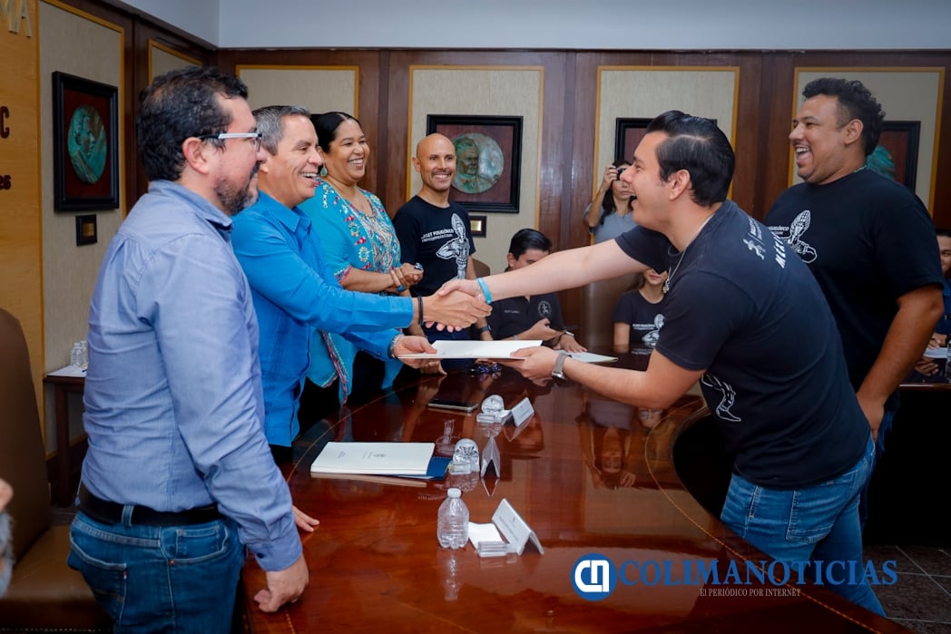 Encuentro del Ballet Folklórico UdeC con el rector_f