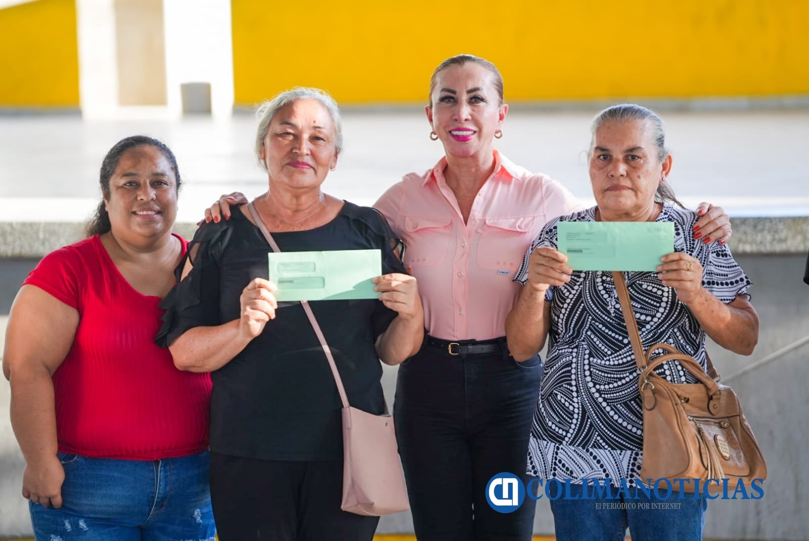 Entrega Tey 37 visas americanas en Tecomán