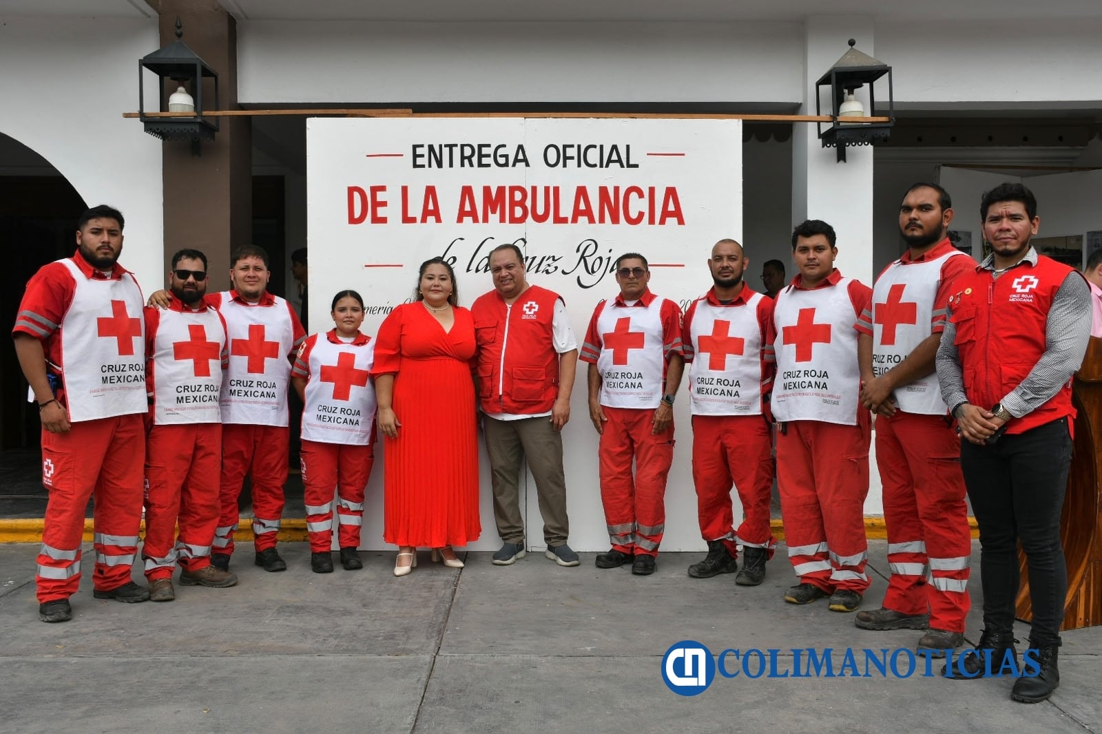 Entregan ambulancia y equipo especializado para fortalecer servicios de emergencia en Armería