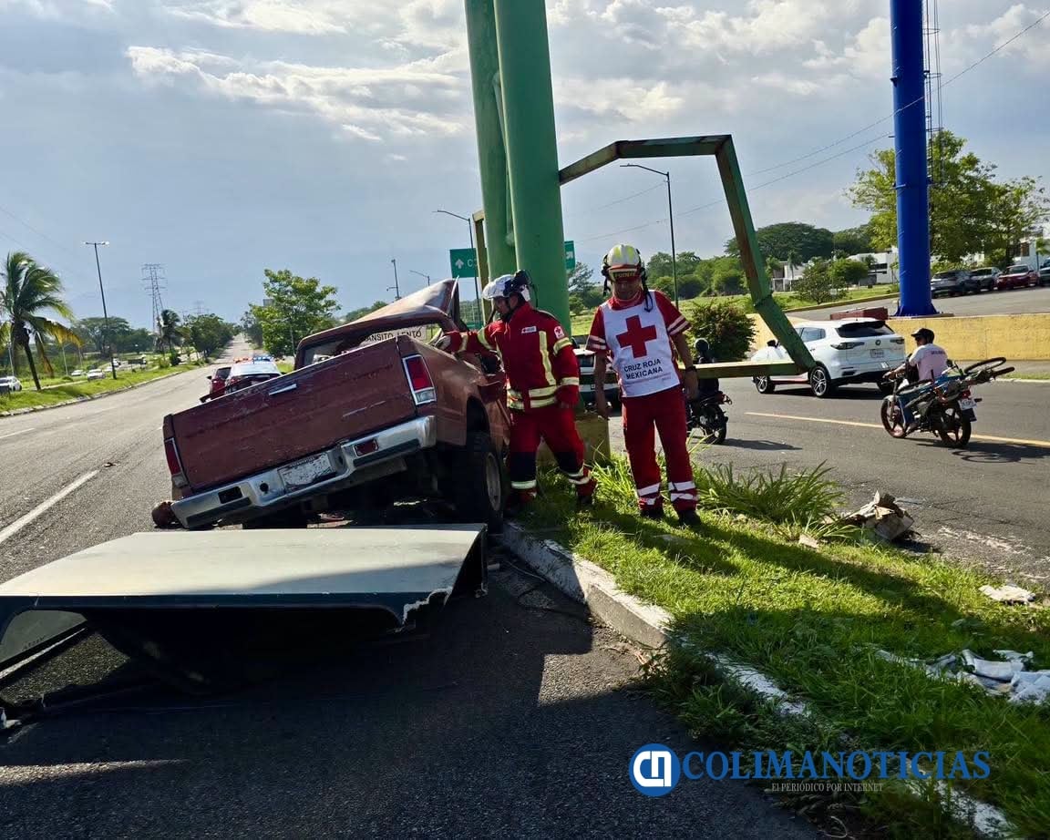 Fallece conductor de una camioneta durante un fuerte accidente frente a Zentralia