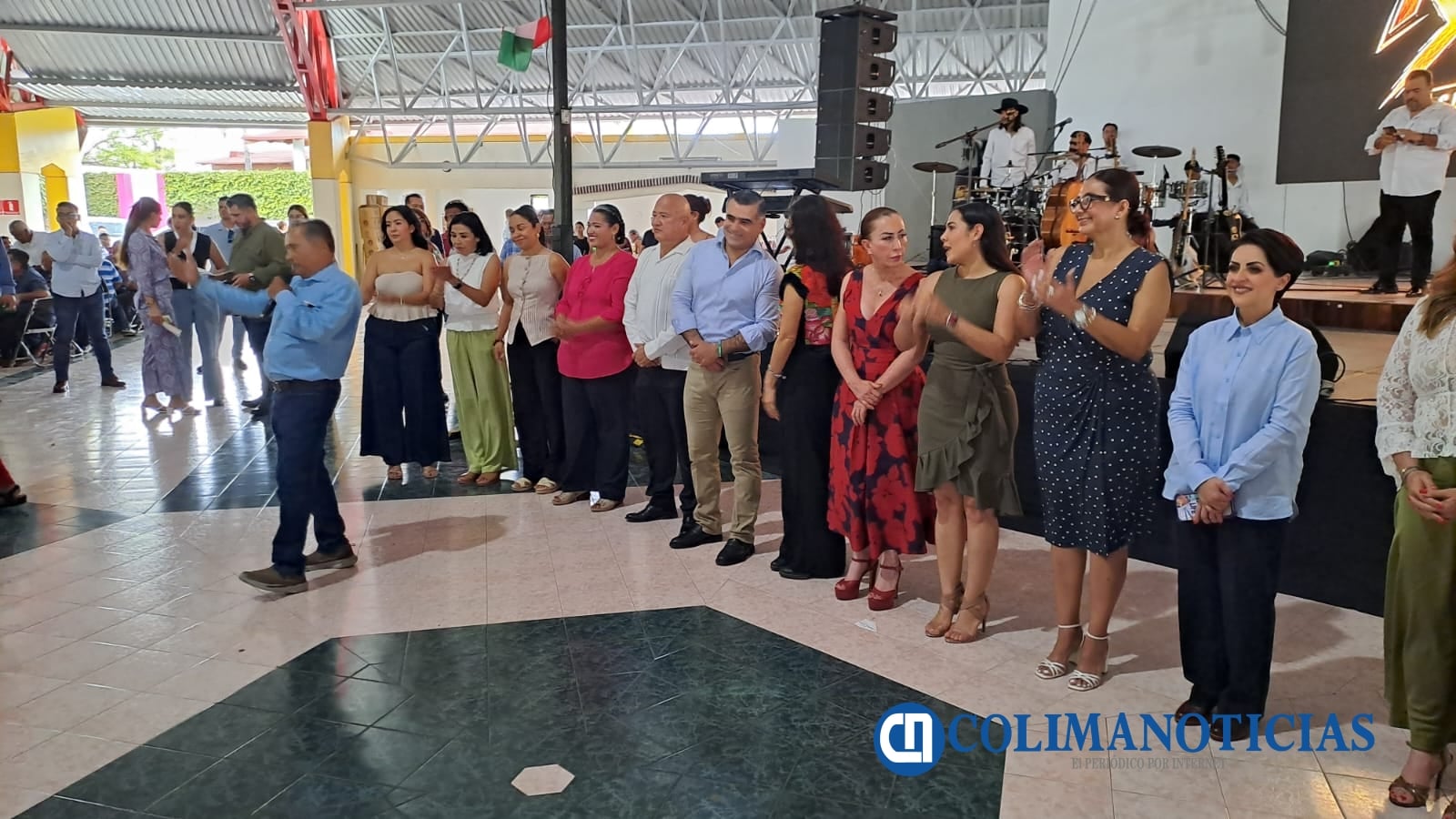 Festeja STSGE a los papás sindicalizados por su día social