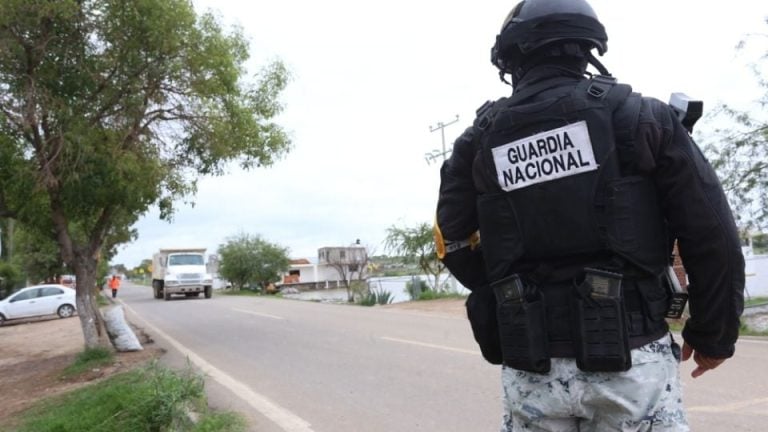Sujeto asalta caseta de cobro en Guanajuato y atropella a un elemento de la Guardia Nacional