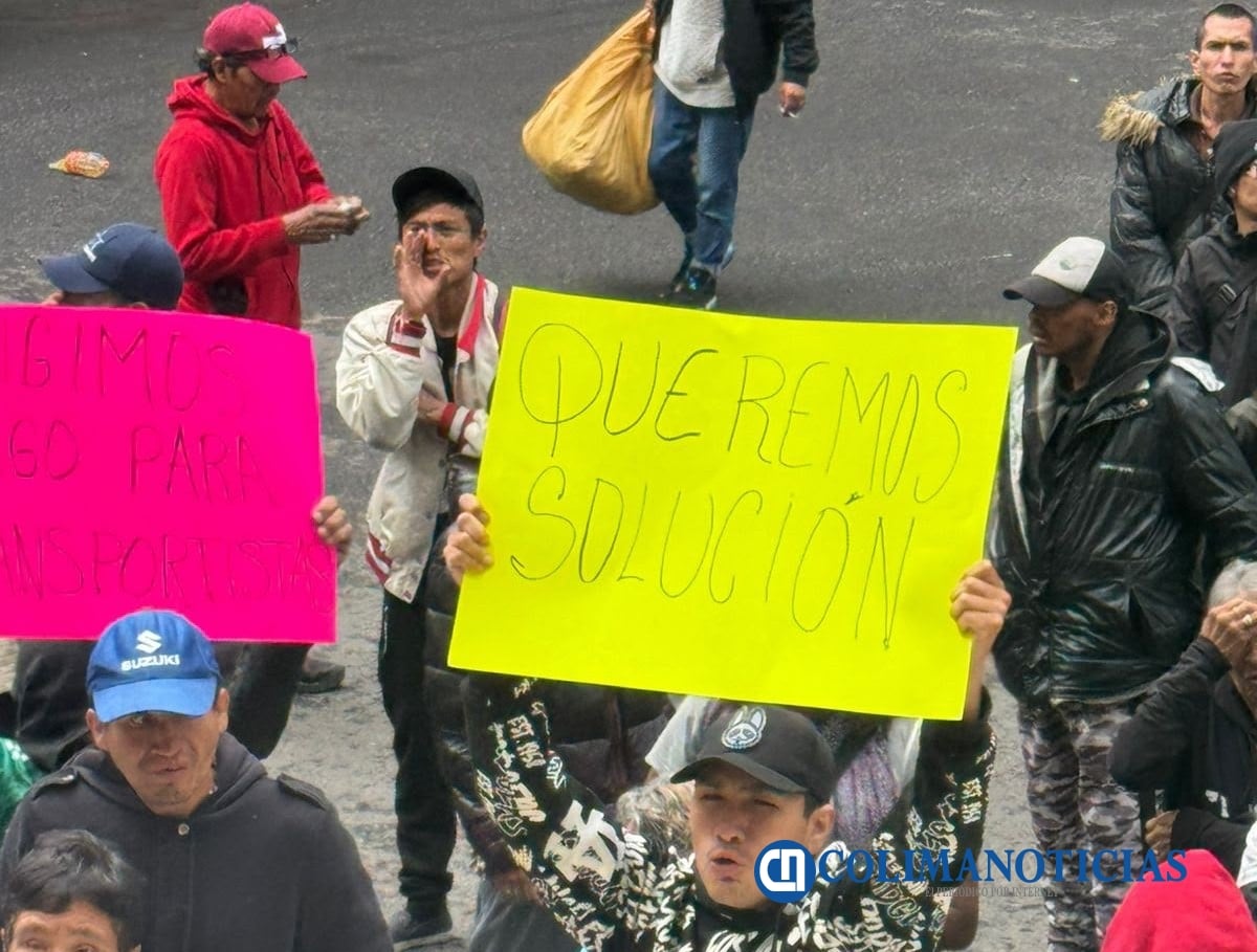 Materialistas de Tecomán y Armería protestan en oficinas centrales de Pinfra en México