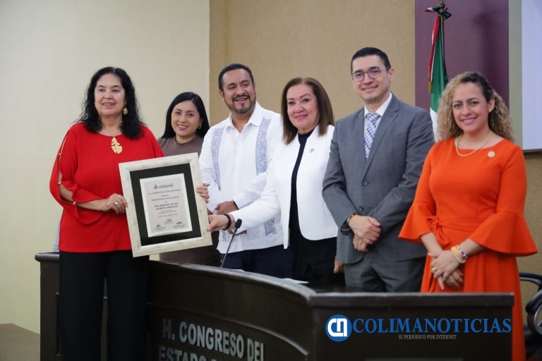 Premia Congreso del Estado trayectoria docente y de investigación en Psicología, de académicas universitarias
