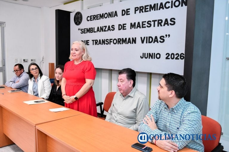 Premian a quienes ganaron el concurso de Semblanzas de maestras que transforman vidas