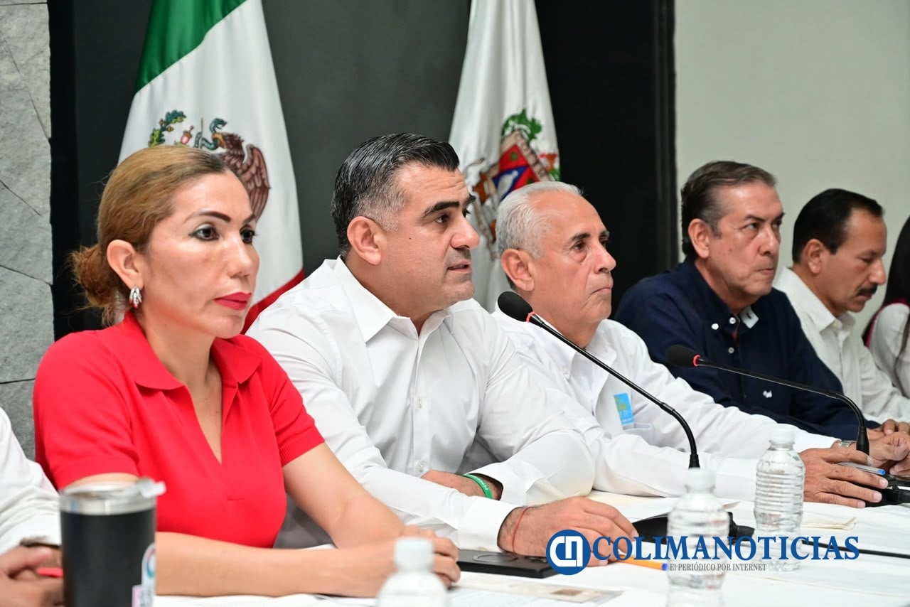 Riult Rivera cumple compromiso con vecinos de Diamantes II; se oficializa la municipalización de la colonia (3)