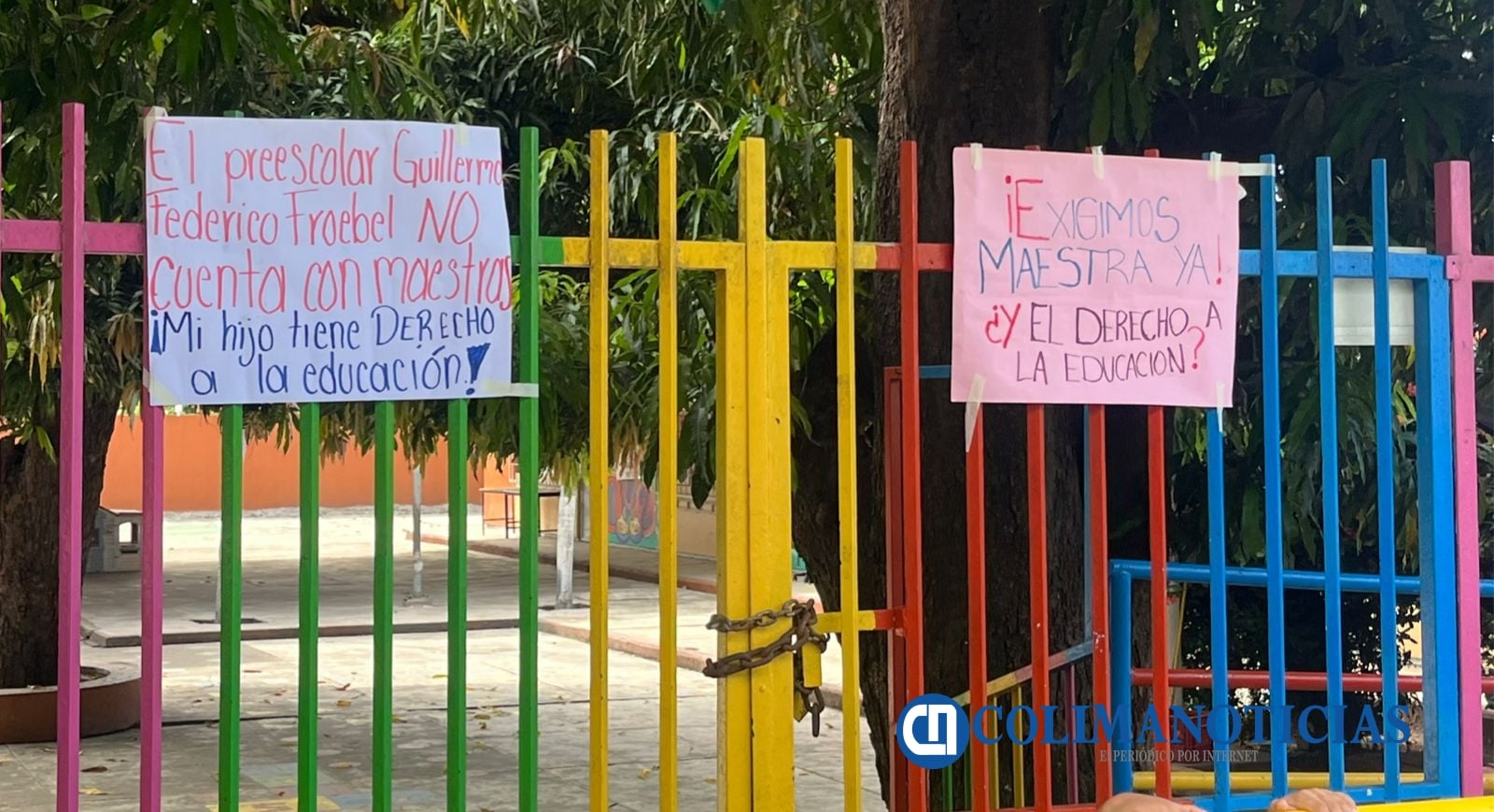 Se manifestación madres de familia del preescolar Federico Froebel de Campos