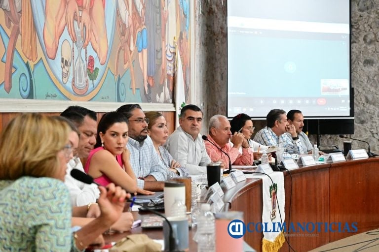 Riult Rivera reconoce el talento de jóvenes artistas con la entrega de la Beca Vera Vázquez