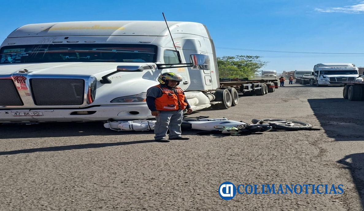 Tráiler arrolla motociclista