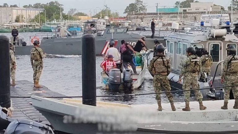 Autoridades aseguran embarcación vinculada a pesca submarina ilegal en costas de Yucatán
