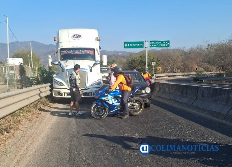 Solo daños materiales en accidentes por el libramiento El Naranjo de Manzanillo