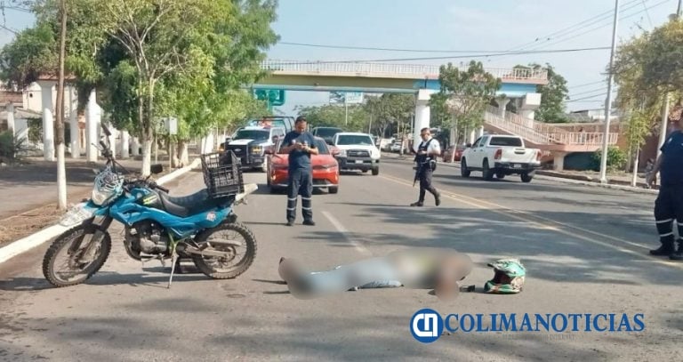 Motociclista resulta lesionado tras perder el control al intentar esquivar a una mujer en Tecomán