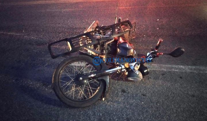 Motociclista y su acompañante resultan lesionados tras choque con camioneta en Tecomán
