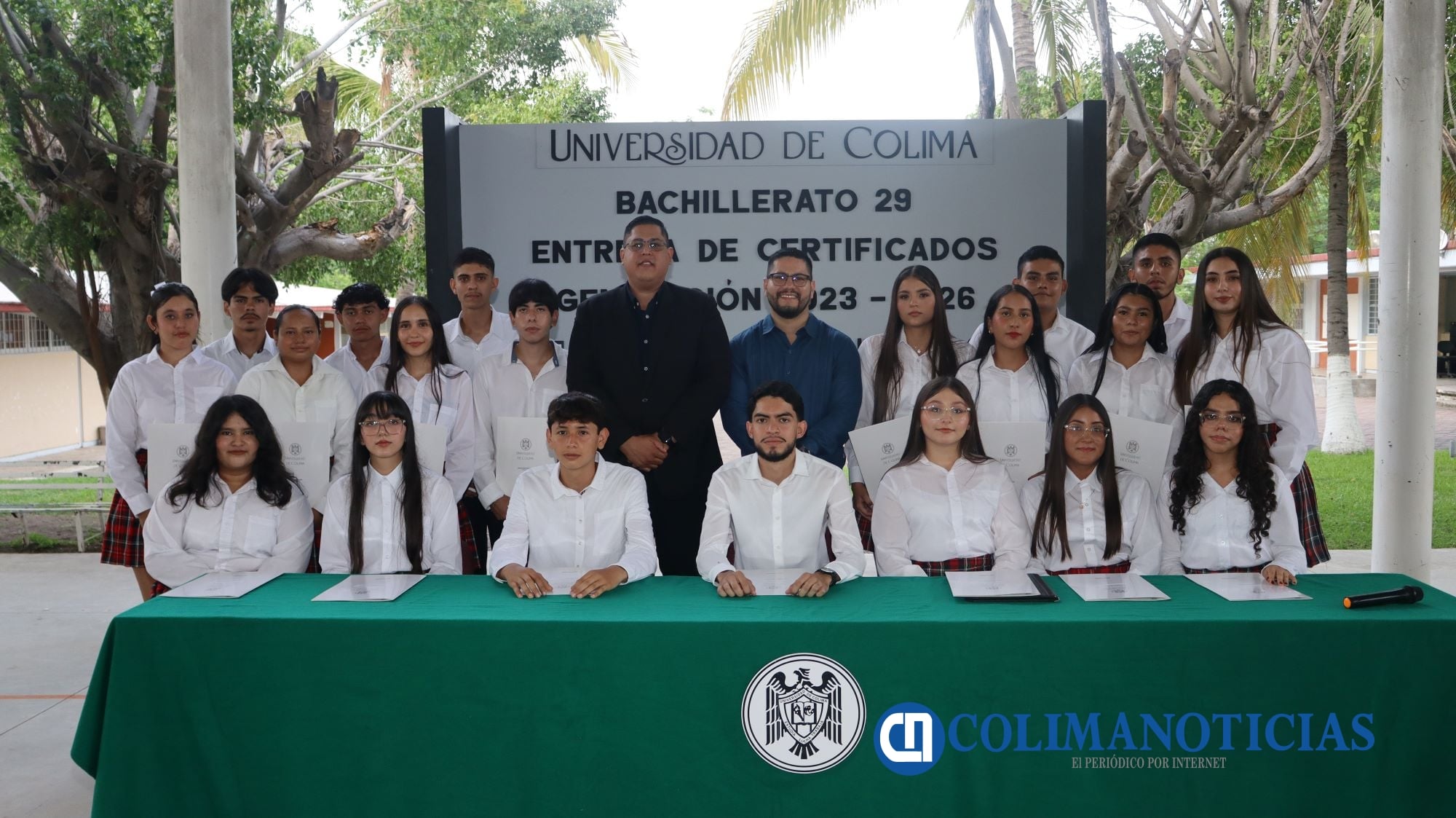 Bachillerato 29 de Tepames entrega certificados