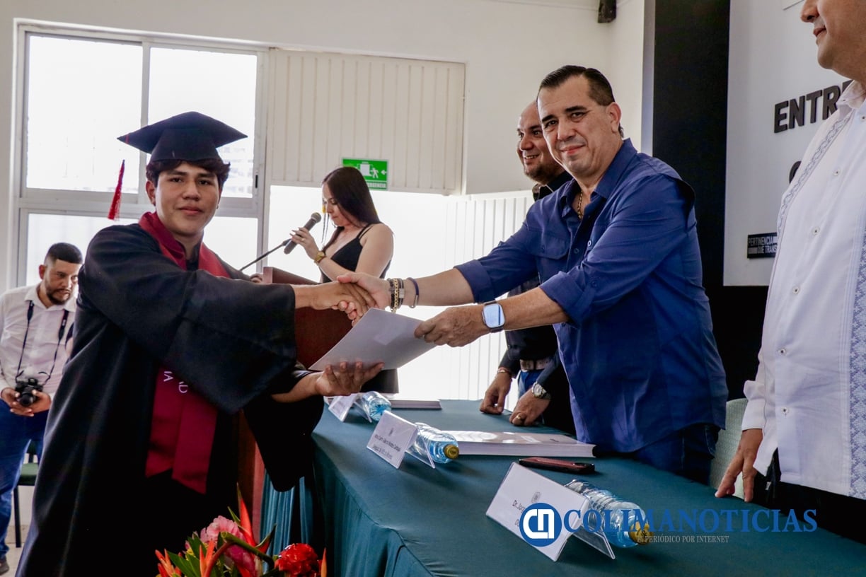 Ceremonia de egreso del Bachillerato 12, Cuauhtémoc_Carlos