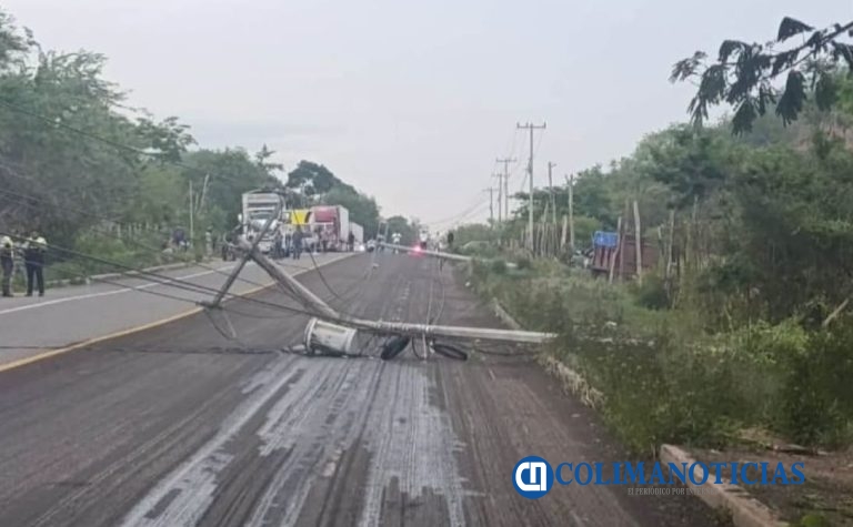 Cerrada la circulación en la carretera Manzanillo-Cihuatlán, por caída de cables